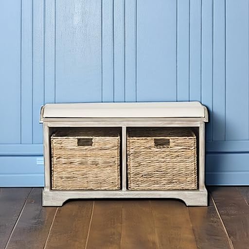 SAFAVIEH Home Collection – Freddy White Wash Storage Bench with Wicker Baskets & Cushion, Entryway Seating Bench, Fully Assembled (AMH5736G)
