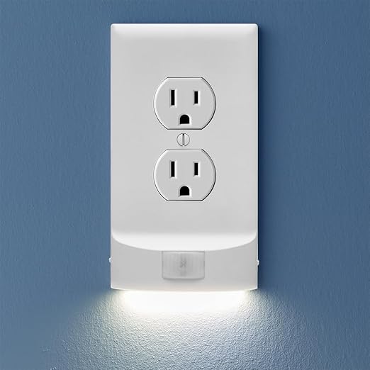 SnapPower Single MotionLight [for Duplex Outlets] - Motion Detecting LED Night Lights Built-in to Wall Plate - Bright/Dim/Off Options - Auto On/Off Sensor - (Duplex, White)