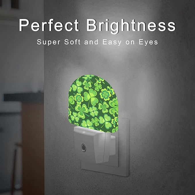 Clover Leaf Night Light,Lucky Green St. Patrick's Day Night Lights Plug into Wall, Dusk to Dawn Sensor LED Lamp 0.5W for Boys/Girls/Women/Men Decorations Room 0.5W Sleep Friendly