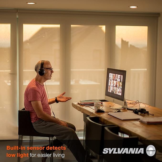 Sylvania Dusk to Dawn PAR38 LED Light Bulb with Auto On/Off Light Sensor, 120W=14W, 1250 Lumens, 5000K, Daylight - 1 Pack (41363)