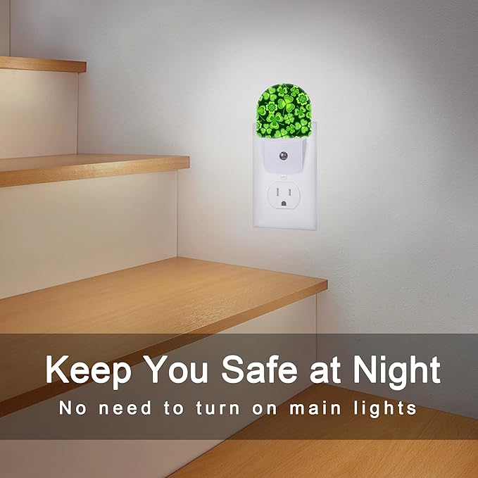 Clover Leaf Night Light,Lucky Green St. Patrick's Day Night Lights Plug into Wall, Dusk to Dawn Sensor LED Lamp 0.5W for Boys/Girls/Women/Men Decorations Room 0.5W Sleep Friendly