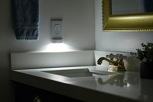 SnapPower Single MotionLight [for Décor Outlets] - Motion Detecting LED Night Lights Built-in to Wall Plate - Bright/Dim/Off Options - Auto On/Off Sensor - (Décor, Black)