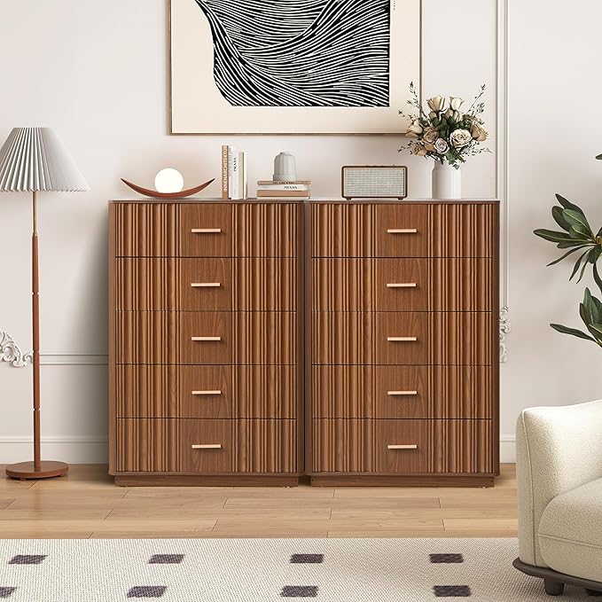 Fluted 5 Drawers Dresser for Bedroom, Wooden Tall Storage Dresser, Modern Chest of Drawers with Metal Handle, Curved Profile Wood Closet Clothes Storage Organizer for Living Room, Hallway, Walnut