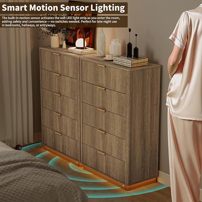 Fluted Dresser for Bedroom with 5 Drawers, 31.5" Wide Modern Chest of Drawers with Lighting, Wooden Dresser TV Stand with Curved Edges, Closet Organizer for Living Room, Hallway,Natural