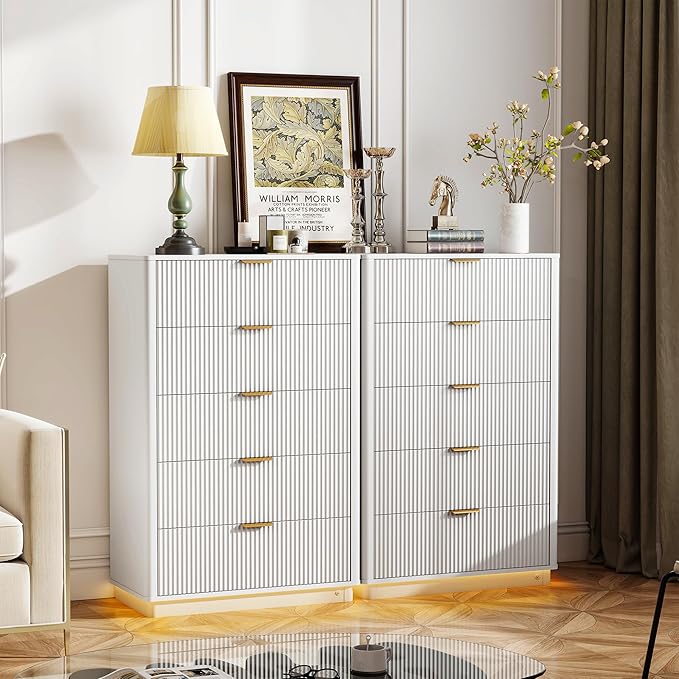 Fluted Dresser for Bedroom with 5 Drawers, 31.5" Wide Modern Chest of Drawers with Lighting, Wooden Dresser TV Stand with Curved Edges, Closet Organizer for Living Room, Hallway,White